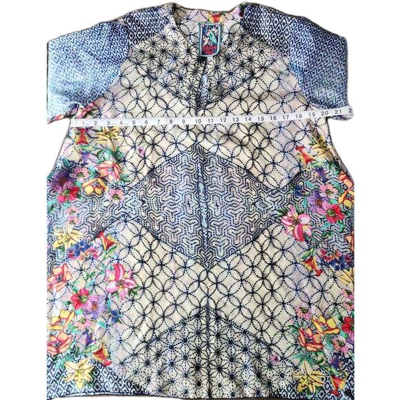 Johnny Was 100% Silk Geometric Floral Print Tunic Size Small Boho Ethnic Resort - Picture 6 of 7